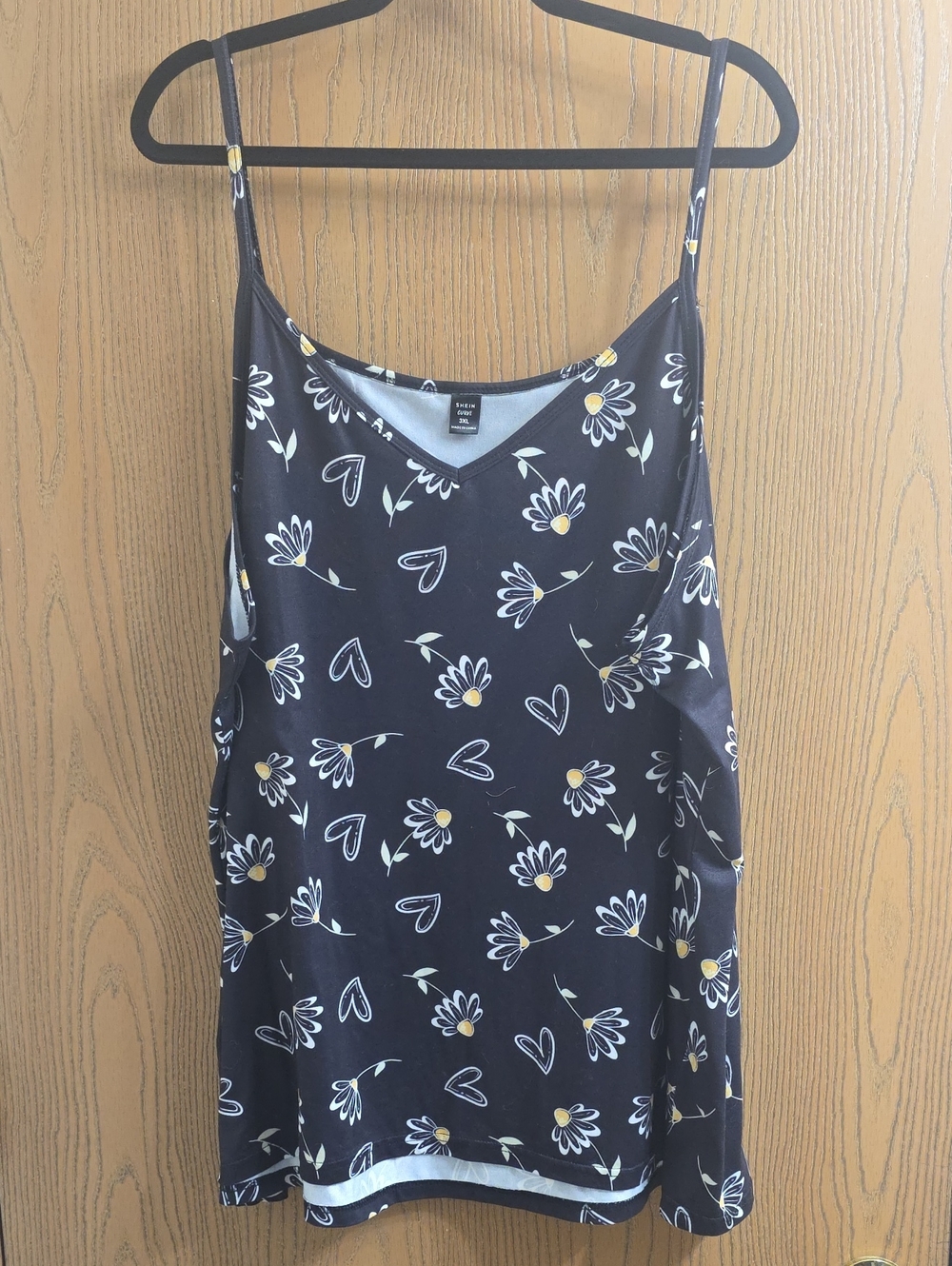 SHEIN Black and White Curve 3XL V-Neck Top
